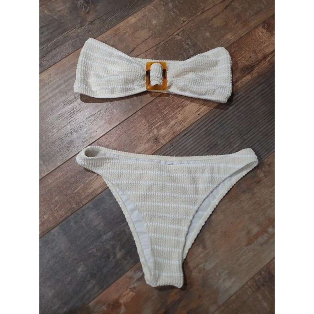 Medium unbranded bikini cream and white B23